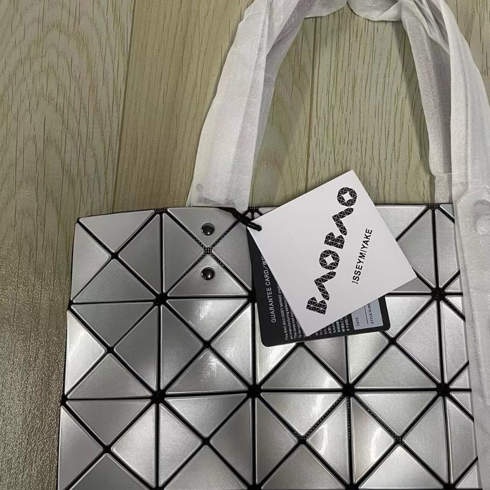 Baobao Issey Miyake Grey Prism Lightweight Shoulder Tote Bag - Picture 4 of 8